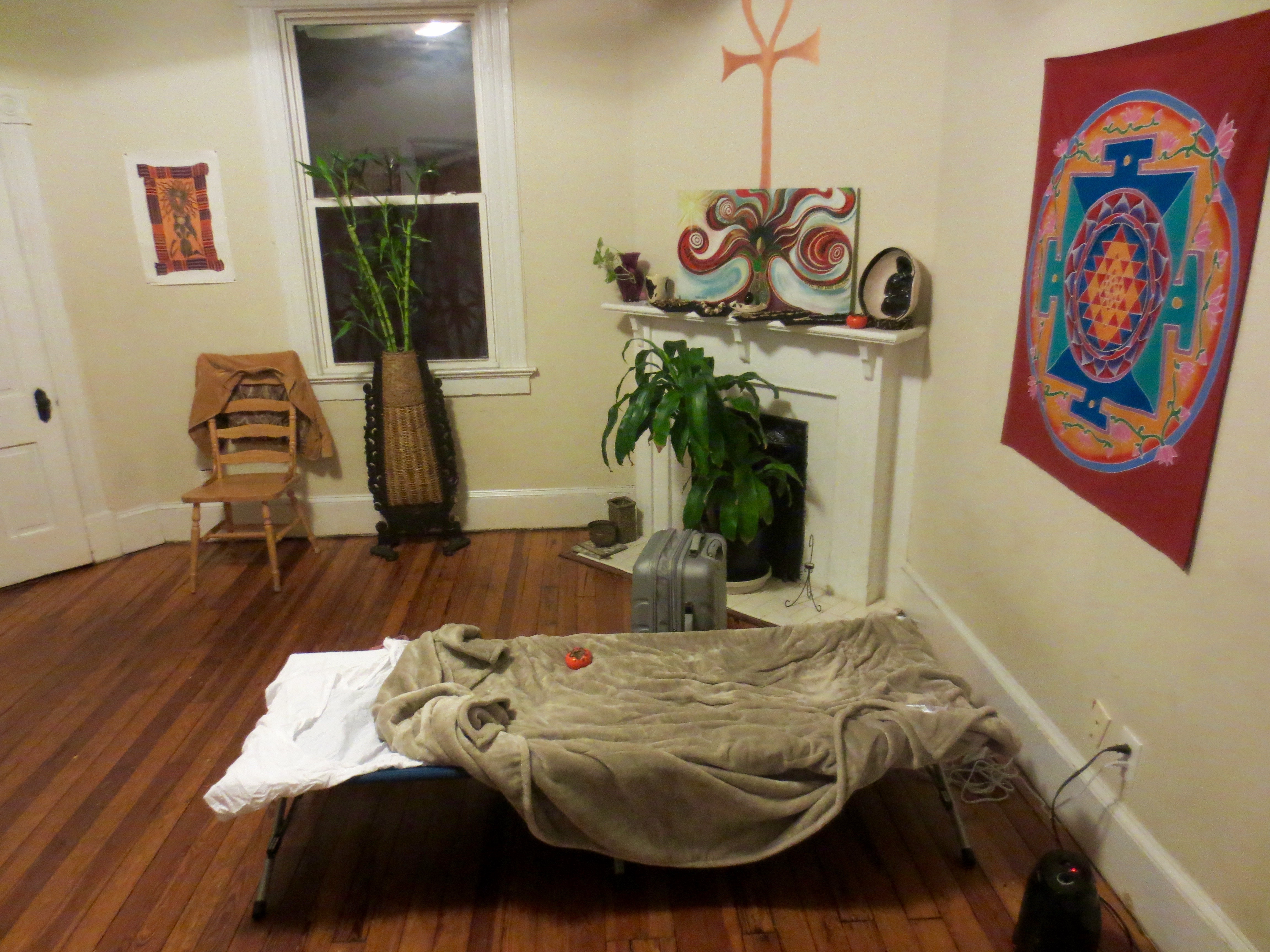 I was given refuge in this temple for 2 nights during the cold, rainy nights. This cot and electric blanket were alms provided by someone else who crossed my path. All the alms came together beautifully, wouldn't you say? Atlanta, USA